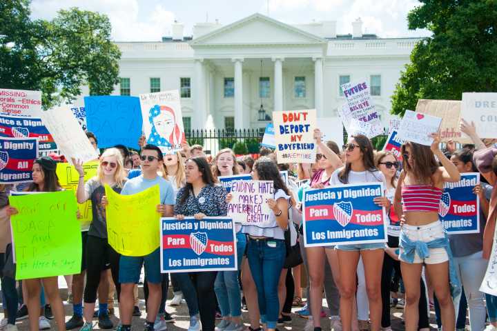 Juez federal frena fin del TPS para hondureños y nicaragüenses
