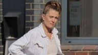 Escándalo en Inglaterra: una mujer tuvo relaciones sexuales frente a un grupo de chicos que iban a la escuela