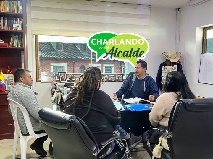 El alcalde escucha a los Sibateños
