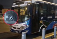 Balean bus y pasajero queda herido