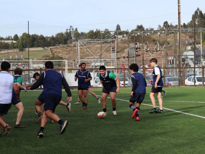 Seleccionados Nacionales de Rugby participaron en Clínica Deportiva en Puerto Varas