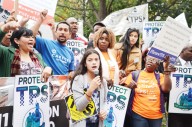 Impiden que la administración Trump ponga fin a protecciones legales para 600.000 venezolanos