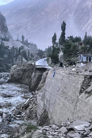 Massive mudslide kills 7 volunteers repairing flood damage in northern Pakistan