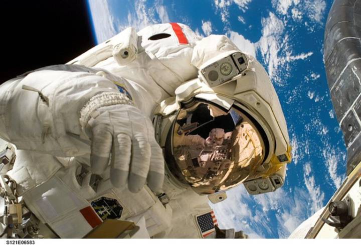 Government axes Space Agency, declaring ‘Why go into space when we’ve got the London Eye?’