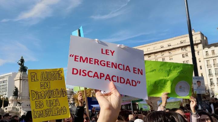 En la previa de una sesión difícil, el Gobierno insiste en que evaluará aumentos en Discapacidad
