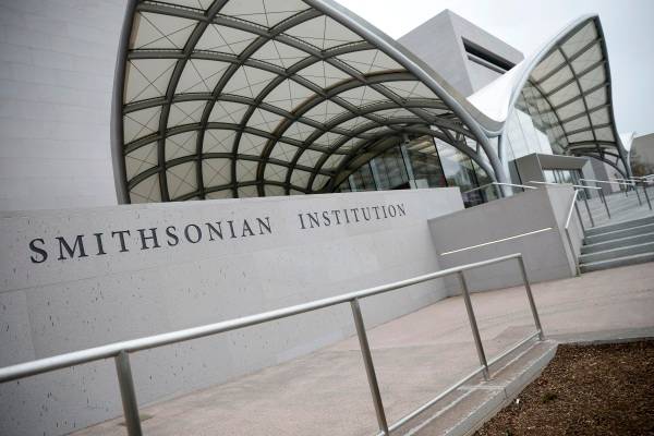 White House calls for a ‘comprehensive review’ of eight Smithsonian museums