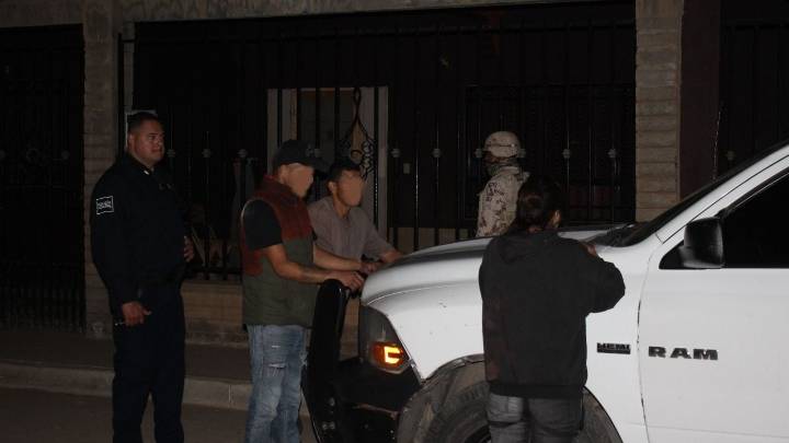 Detienen a 2 hombres por traer 12 “globitos”