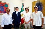 Reciben en SRE a hermanos mexicanos que estuvieron detenidos en ‘Alligator Alcatraz’