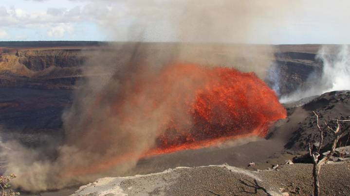 Hawaii's Kilauea erupts, shooting lava for the 31st time since December