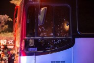 Atacan a chofer de camión de transporte de personal en Loma Bonita