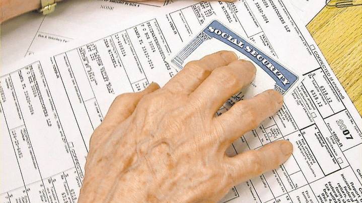 Which states don't tax retirement income? See how Illinois compares