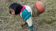 De vivir sin piernas y sobre una pelota de básquet a triunfar como nadadora profesional