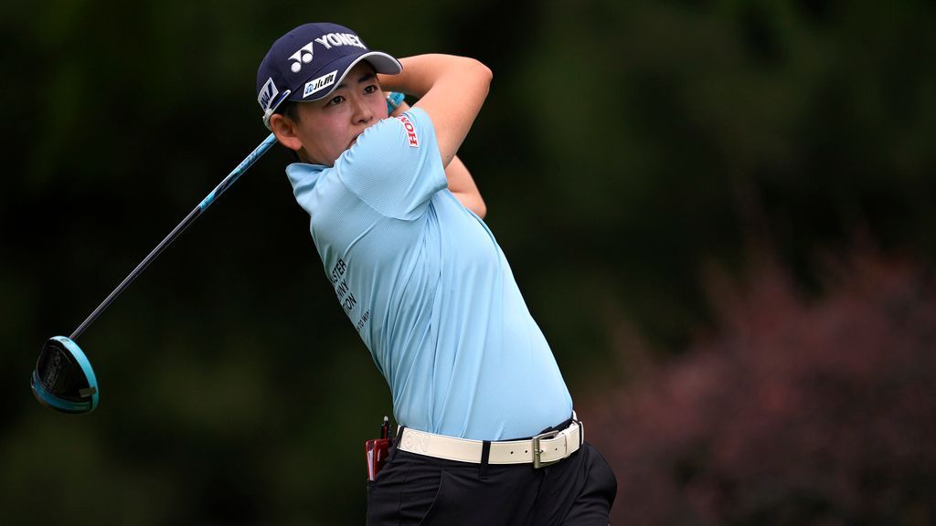 Akie Iwai shoots 64 in Portland to take lead