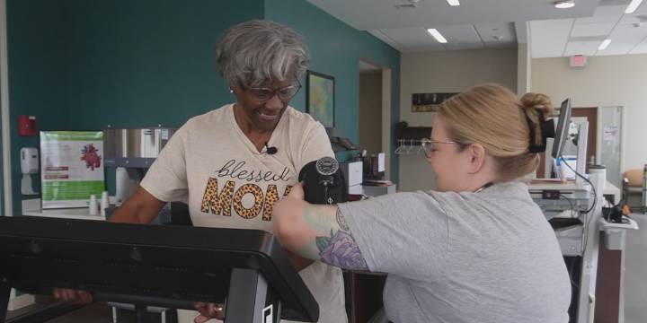 Breathing easier: UnityPoint honors pulmonary rehab graduates