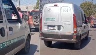El rey de los mugrientos: circuló varias cuadras arrojando residuos