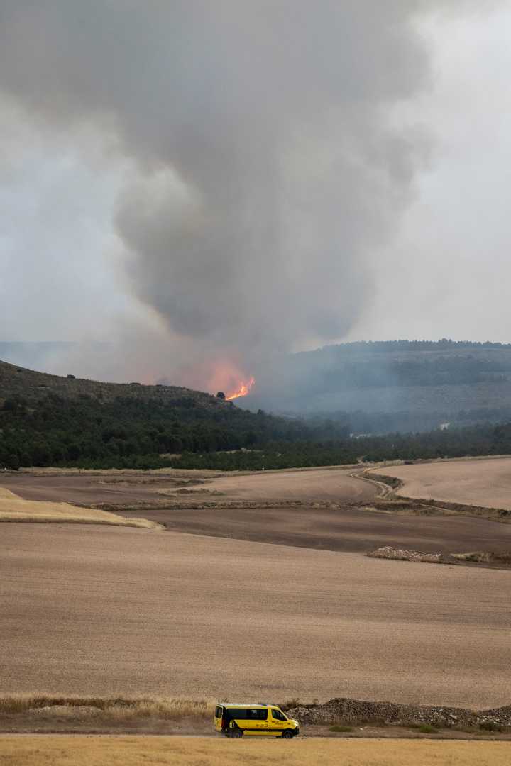 Trabajan en sofocar un incendio en Alcadozo