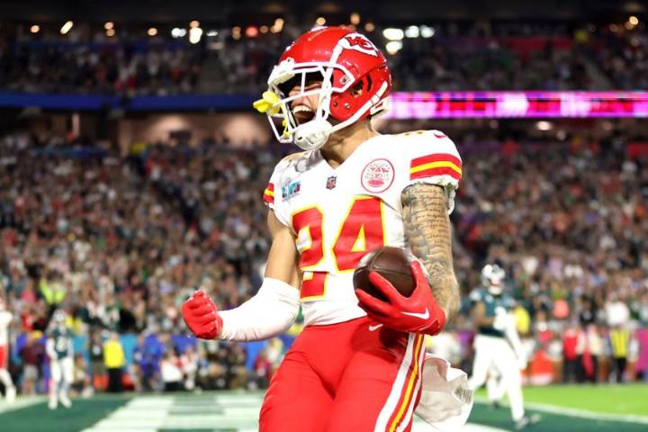 KC Chiefs deal WR Skyy Moore to SF 49ers days before roster deadline