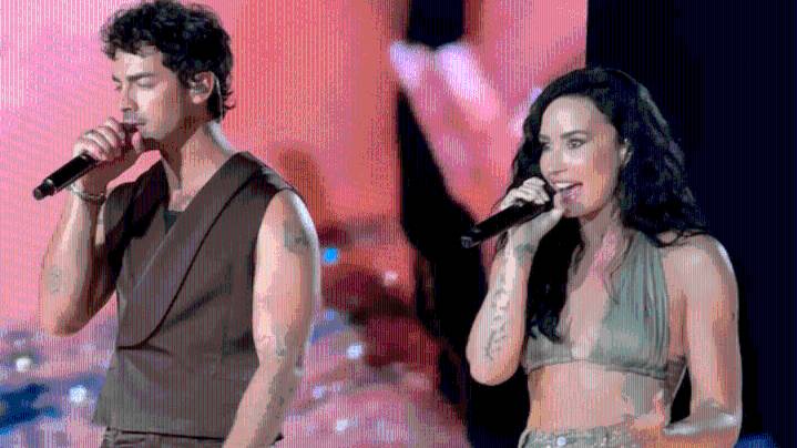 Han pasado 15 años: Demi Lovato y Joe Jonas juntos en el escenario rememorando las canciones de «Camp Rock»