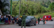 Guatemala autoriza permanencia de 161 mexicanos desplazados por el narco en Chiapas