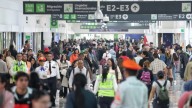 Caos en AICM por lluvias: pasajeros llevan días esperando tomar un vuelo (fotos y videos)
