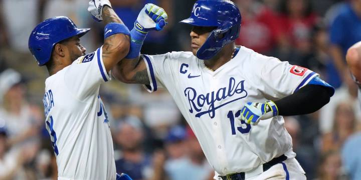 Perez and Isbel 2-run homers in the 6th inning power the Royals to a 7