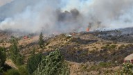 La lluvia da esperanzas de mejoría para el incendio de Fasgar y la Junta levanta los confinamientos en Igüeña y Colinas