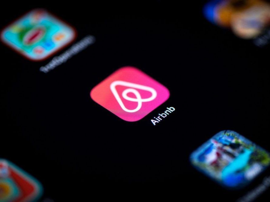 Airbnb guest accuses host of faking photos of damage to home