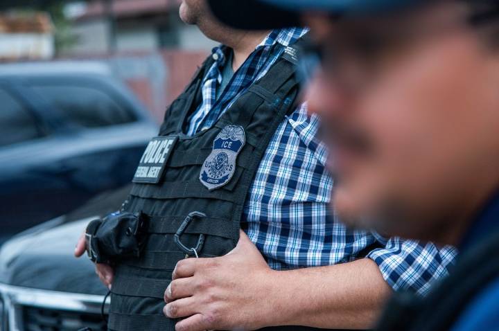 Qué dice ICE sobre los arrestos de personas que tienen estatus legal en este país