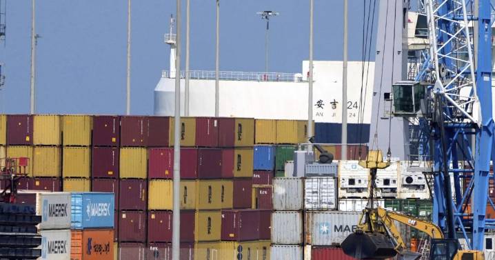 President's new tariffs take effect as economy slows