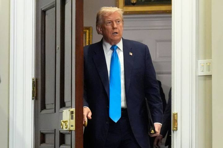 Trump signs order imposing new tariffs on a number of trading partners that go into effect in 7 days