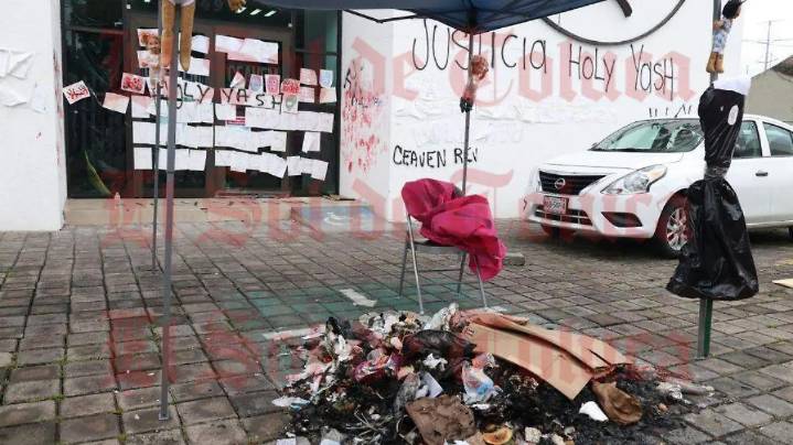 Irrumpen madres de víctimas en la CEAVEM y presionan desalojo de colectiva Holy