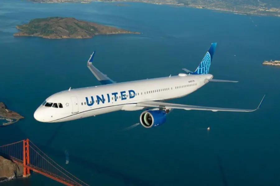 United Airlines suspende vuelos en aeropuertos clave de Estados Unidos