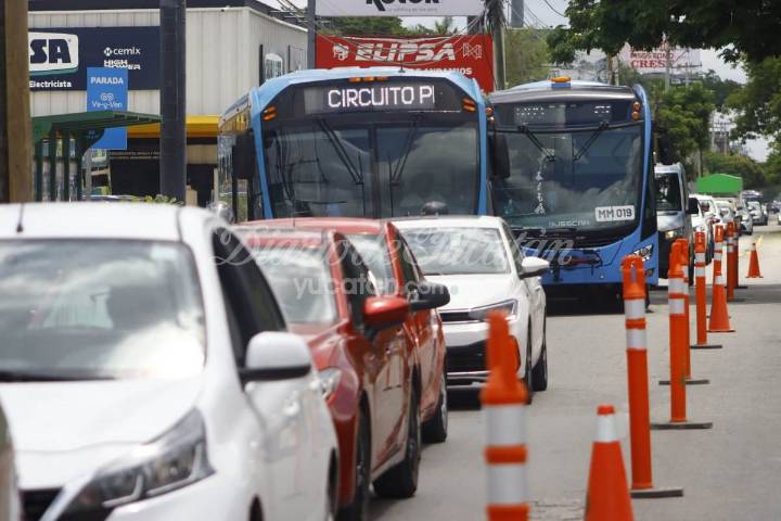 Lento avance del tránsito en el Periférico Norte de Mérida por trabajos de modernización