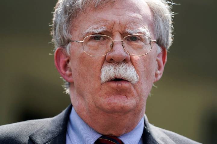 El FBI allana la casa del exasesor de Trump John Bolton, hoy opositor