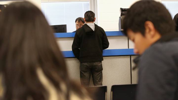 13 suburban Chicago DMVs will now offer walk-in hours Saturday – NBC Chicago