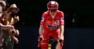 Le roban las bicicletas a Jonas Vingegaard, líder de la Vuelta a España