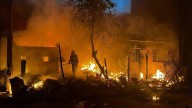 Incendio arrasa con dos viviendas y deja un hombre en herido en Mazatlán