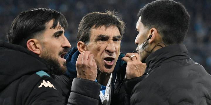 “Ladrón, ladrón”: la ira de Gustavo Costas en medio de la ráfaga de goles de Tigre para darle el vuelta el partido a Racing en 3 minutos