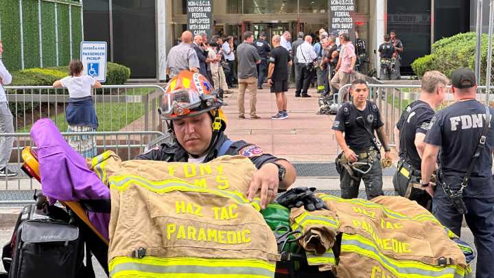 Fuente: abren sobre con polvo blanco en edificio federal de NYC