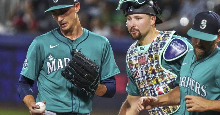 Cal Raleigh hits 47th homer, closing in on Salvador Perez's catcher record