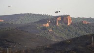 España afronta decenas de incendios, complicados por el viento, con miles de desalojos