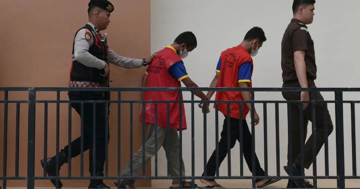 Indonesia court sentences 2 men to 80 lashes each for what it decided was gay sex