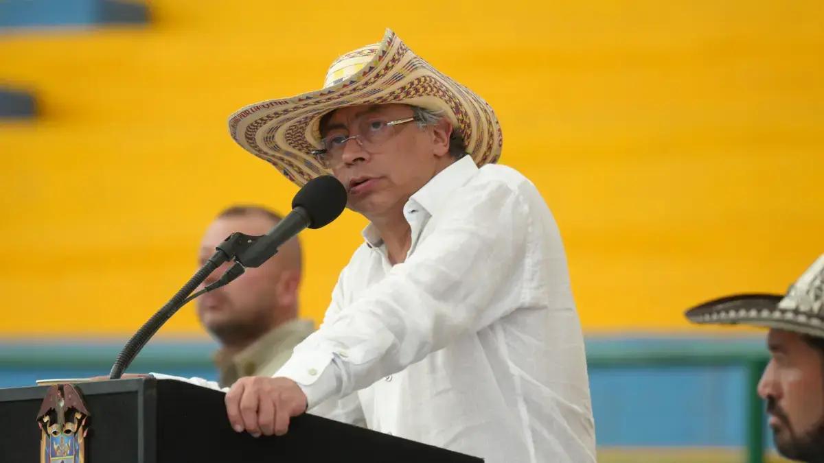 Presidente Petro difunde foto de presunto responsable del atentado en Cali : ‘Es alias Sebastián y pertenece al EMC’