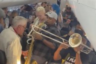 Passengers on a delayed flight to Seattle receives impromptu jam session