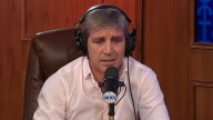 Toto Caputo, en Carajo con Gordo Dan: tasas por las nubes y "no todo marcha acorde al plan"