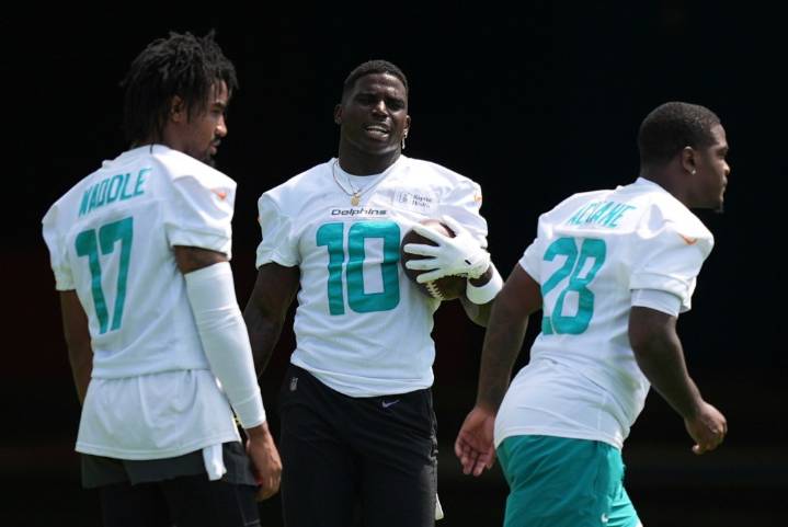 Dolphins' Tyreek Hill, Jaylen Waddle practice vs. Lions