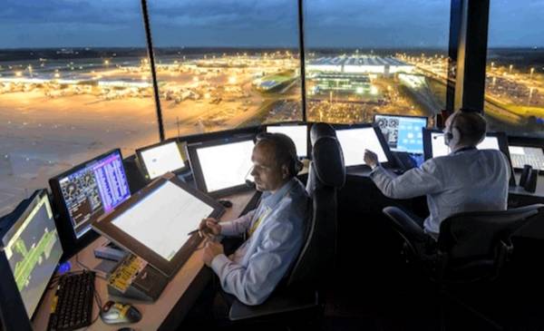 Controladores aéreos anuncian paros escalonados desde el 22 de agosto
