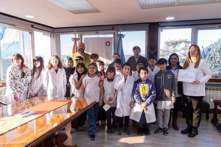 Estudiantes visitaron Casa de Gobierno