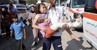 Israel mata a catorce personas, al menos tres de ellas periodistas, en un doble ataque en el hospital Nasser de Gaza