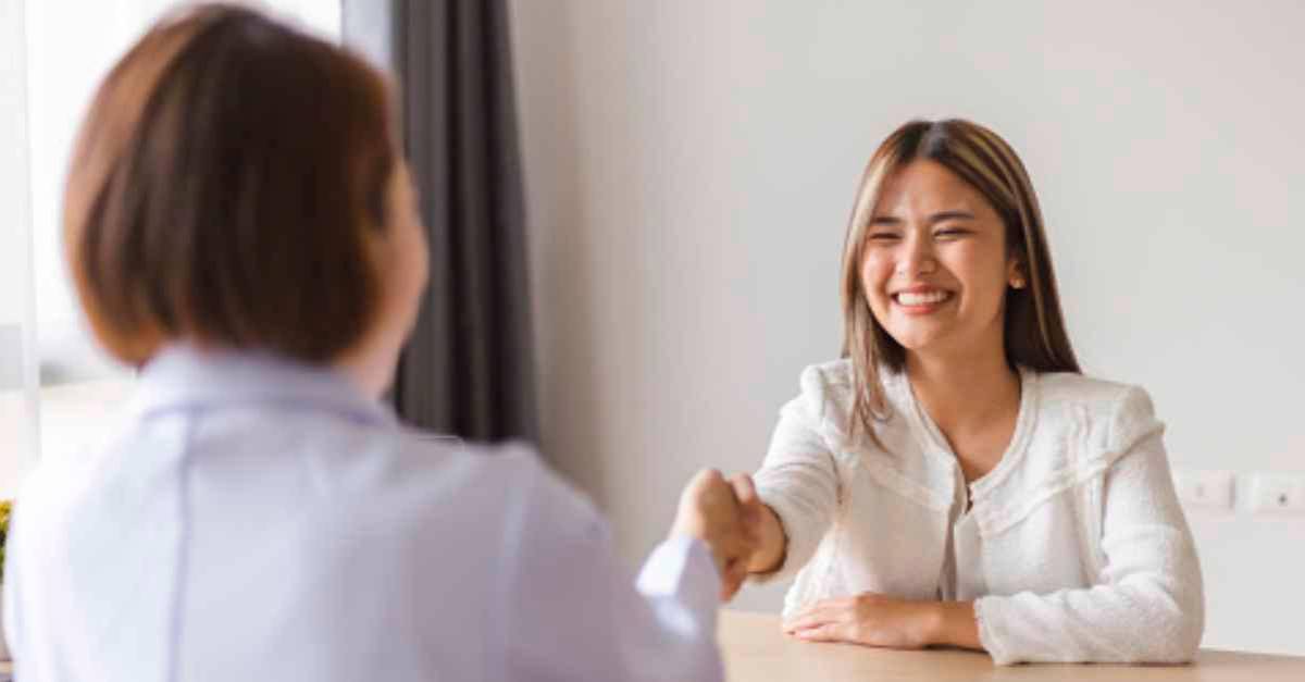 Trabajo para bachilleres: empresas ofrecen vacantes en Medellín y Bogotá